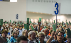 Messengers at the Southern Baptist Convention annual meeting vote on a resolutions report by raising ballots June 16 during the afternoon session at the Greater Columbus Convention Center in Columbus, Ohio. -Photo by Paul W. Lee 